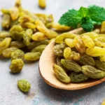Soaked Raisins Benefits: किशमिश में छिपे हैं सेहत के कई राज, जानें रोजाना इसे खाने के फायदे…