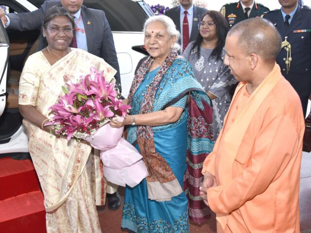 राज्यस्तरीय ध्यान योग कार्यक्रम में पहुंची राष्ट्रपति द्रौपदी मुर्मू, CM योगी और राज्यपाल आनंदीबेन पटेल ने किया स्वागत