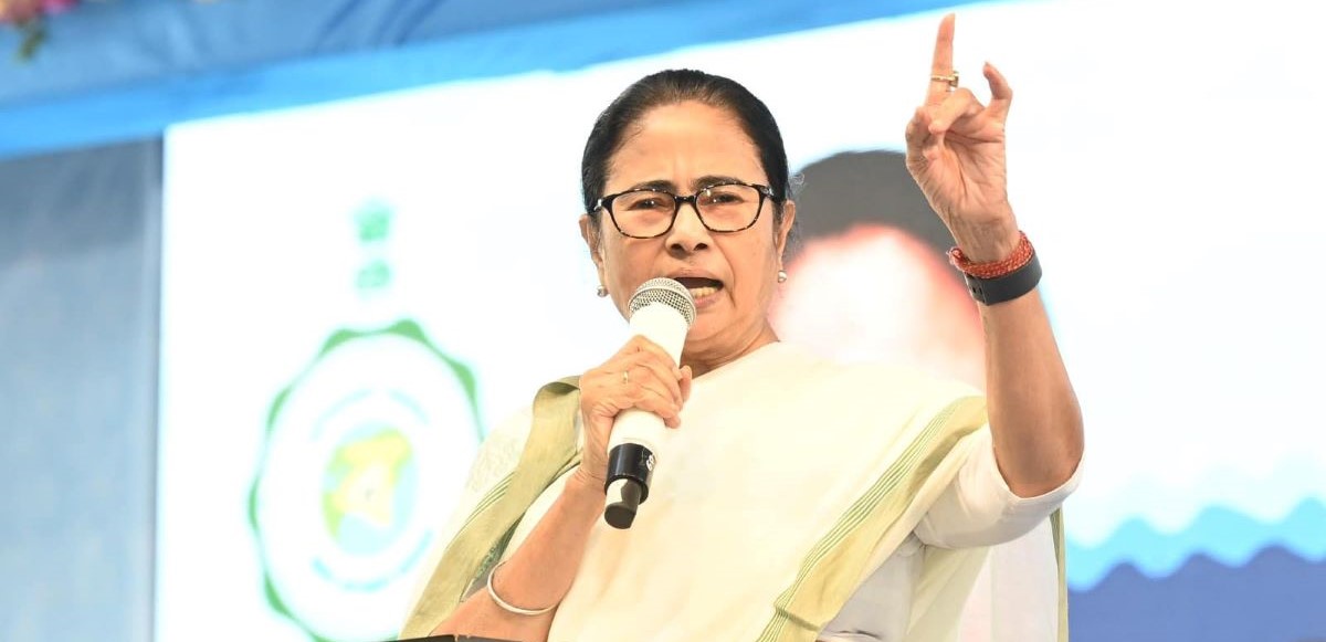 पश्चिम बंगाल की मुख्यमंत्री ममता बनर्जी ने साधा केंद्र पर निशाना, कहा- ‘मतदाता सूची के पुनरीक्षण के पीछे ‘NRC की मंशा’