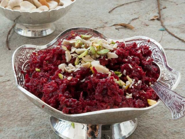 Beetroot Halwa: चुकंदर का हलवा है सेहत और स्वाद का परफेक्ट मेल, घर पर जरुर ट्राई करें ये आसान सी रेसिपी, जानें इसके हेल्थ बेनिफिट्स…