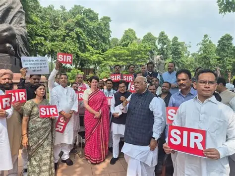 दिल्ली के रामलीला मैदान में महारैली का आयोजन, SIR और वोट चोरी के खिलाफ राहुल गांधी रैली को करेंगे संबोधित करेंगे