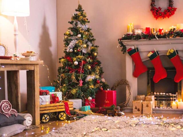 Christmas Decoration Ideas: क्रिसमस के इन आसान ट्रेंडी आइडियाज़ को करें फॉलो, घर को सजाने में देंगे फेस्टिव वाइब्स…