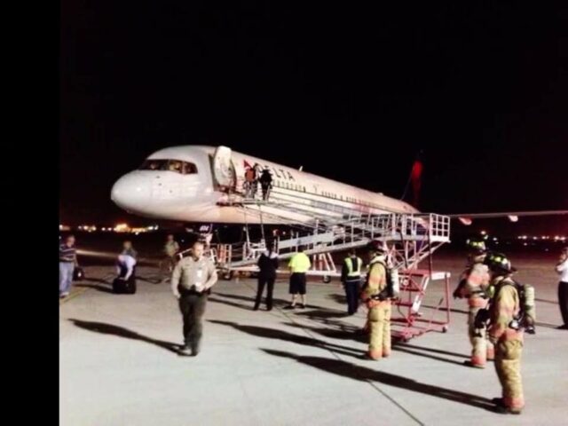 हैदराबाद में एक साथ तीन विमानों को बम से उड़ाने की मिली धमकी, एयरपोर्ट पर मचा हड़कंप