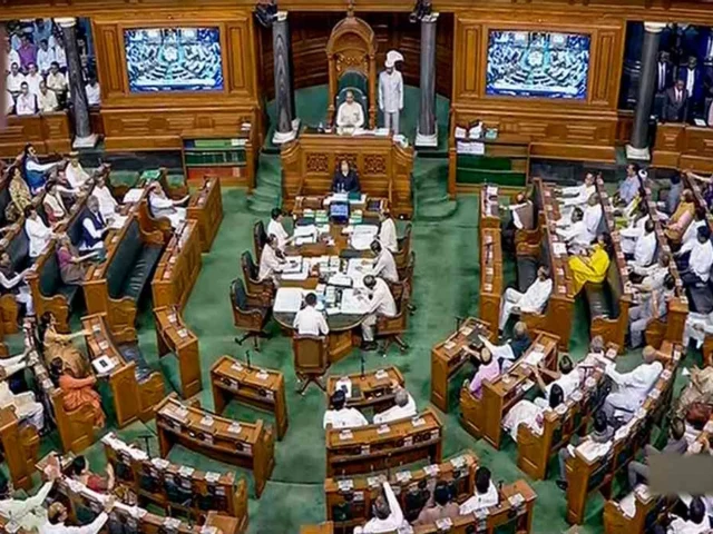 Parliament Winter Session: आज से संसद के शीतकालीन सत्र की शुरुआत, SIR और BLO की मौत जैसे अहम मुद्दो पर हो सकती चर्चा