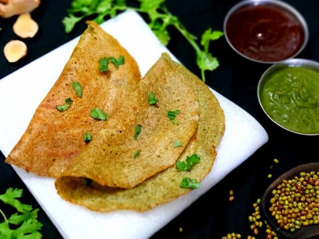 ब्रेकफास्ट में बनाएं मूंग दाल का ये झटपट बनने वाला चीला, जानें इस हेल्दी स्नैक को तैयार करने की आसान सी रेसिपी