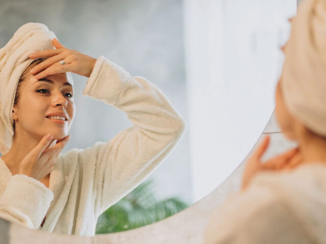 Skin Care Routine: चेहरे पर आएगा ‘चांद सा नूर’, बस अपनाएं ये जादुई नेचुरल स्किन केयर रूटीन…