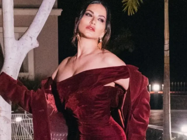 एक्ट्रेस सनी लियोनी का मथुरा कार्यक्रम हुआ रद्द, साधु- संतो के बढ़ते विरोध के चलते लिया गया फैसला