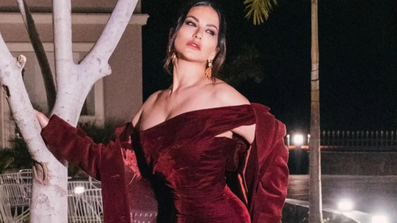 एक्ट्रेस सनी लियोनी का मथुरा कार्यक्रम हुआ रद्द, साधु- संतो के बढ़ते विरोध के चलते लिया गया फैसला