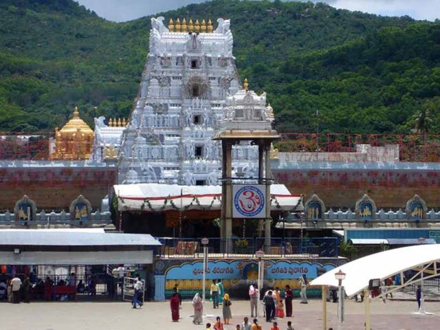 Andhra Pradesh: तिरुपति मंदिर में मिलावटी लड्डू घोटाले के बाद सामने आया ये बड़ा स्कैम, एंटी-करप्शन ब्यूरो को सौंपी गई मामले की जांच