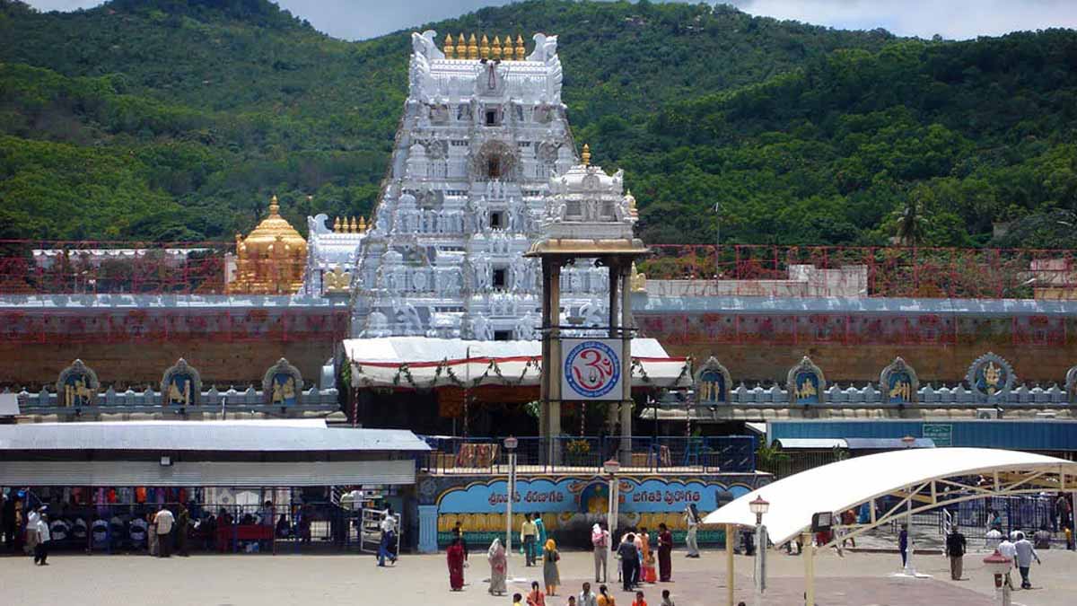 Andhra Pradesh: तिरुपति मंदिर में मिलावटी लड्डू घोटाले के बाद सामने आया ये बड़ा स्कैम, एंटी-करप्शन ब्यूरो को सौंपी गई मामले की जांच