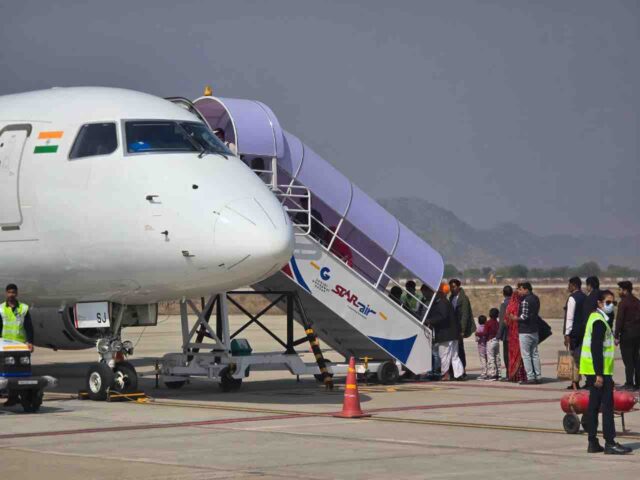 Indigo Flight Bomb Threat: दिल्ली से उड़ान भरने वाले इंडिगो विमान को बम से उड़ाने की मिली धमकी, टिशू पेपर पर लिखा मिला नोट..