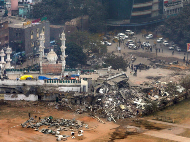 Delhi: तुर्कमान गेट पर अतिक्रमण हटाने के दौरान भीड़ ने पुलिस व MCD कर्मियों पर किया पथराव, FIR दर्ज, पांच गिरफ्तार