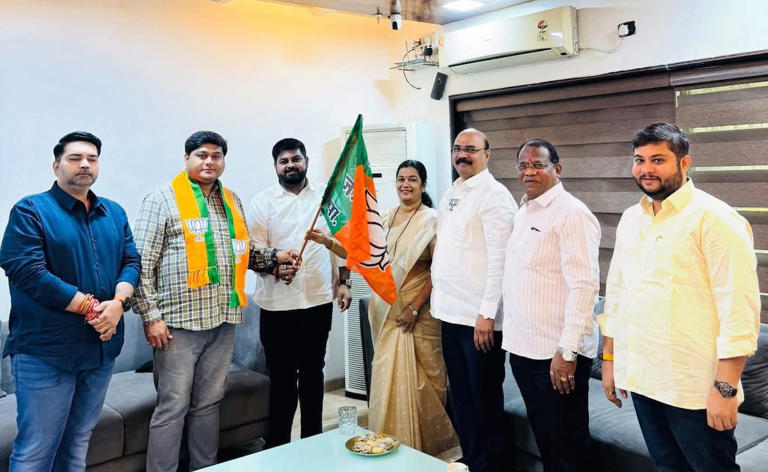 महाराष्ट्र में नगर निगम चुनाव से ठीक पहले सियासी हलचल तेज, कांग्रेस से निलंबित 12 पार्षद बीजेपी में शामिल