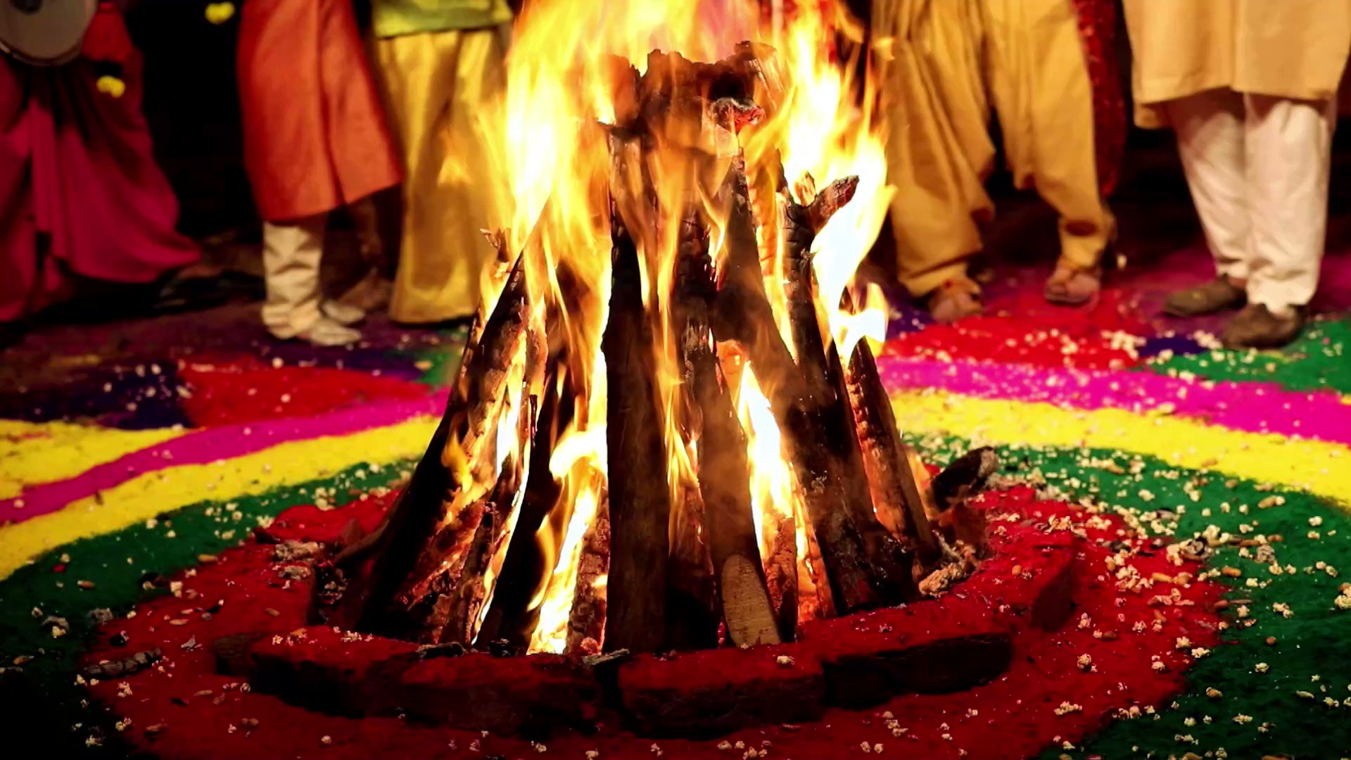 Lohri 2026: देशभर में आज मनाया जा रहा है लोहड़ी का पर्व, आइए जानें क्यों खास है ये त्योहार, इसकी शुभ तिथि व ऐतिहािसक महत्व