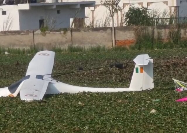 Prayagraj Plane Crash: प्रयागराज में बेकाबू होकर सेना का ट्रेनी विमान हुआ क्रैश, पूरे इलाके में मची अफरा-तफरी, रेस्क्यू ऑपरेशन जारी
