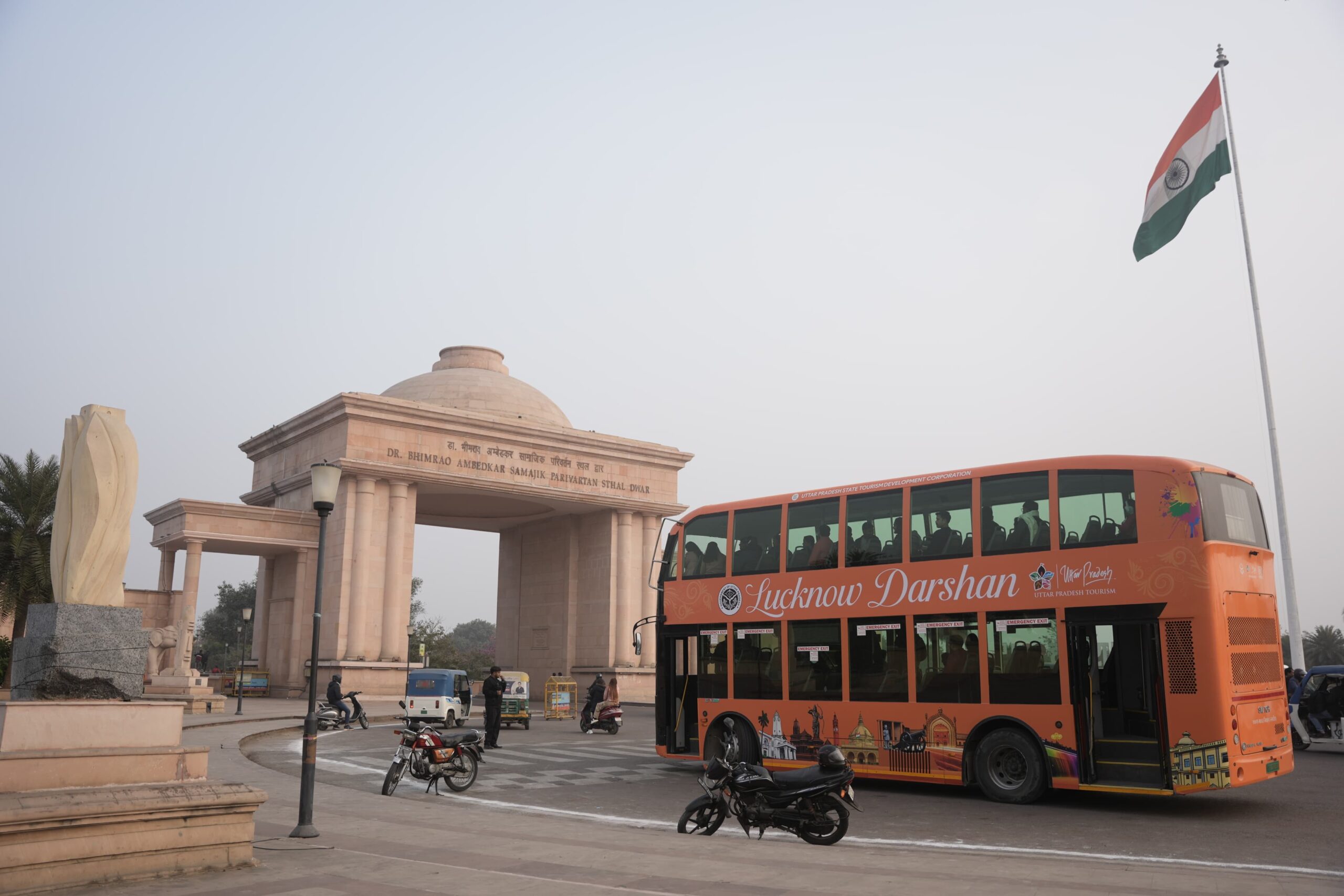 Lucknow: “लखनऊ दर्शन” इलेक्ट्रिक डबल डेकर बस के दो सफल मॉक ड्रिल, 7 जनवरी से शुरू होगा नियमित सिटी टूर