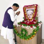 Lucknow: डिप्टी सीएम केशव प्रसाद मौर्य ने लाल बहादुर शास्त्री की पुण्यतिथि पर अर्पित की श्रद्धांजलि, कहा- “आत्मनिर्भर और सशक्त भारत की…”