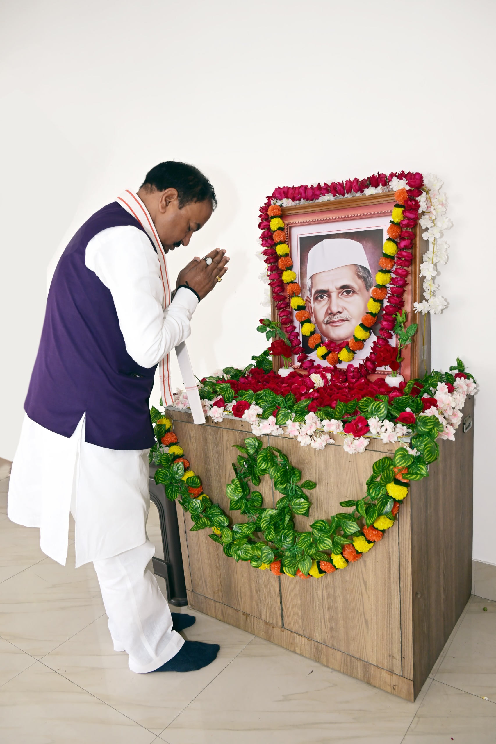 Lucknow: डिप्टी सीएम केशव प्रसाद मौर्य ने लाल बहादुर शास्त्री की पुण्यतिथि पर अर्पित की श्रद्धांजलि, कहा- “आत्मनिर्भर और सशक्त भारत की…”