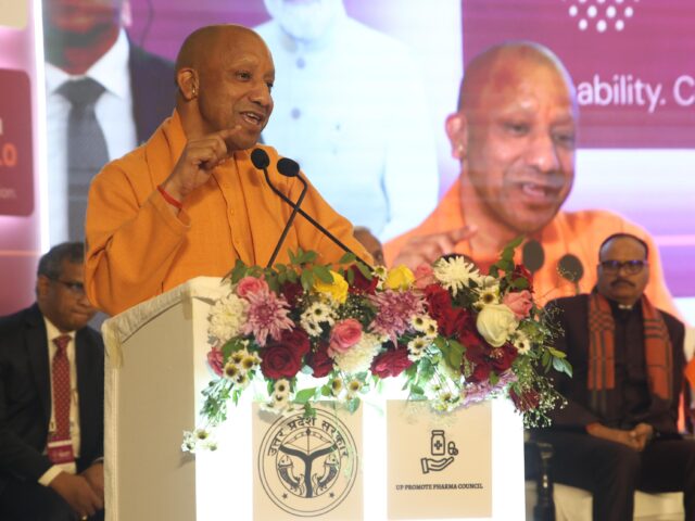 Lucknow: योगी सरकार की बड़ी पहल, गोवंश के लिए दो वर्षों में 35 हजार हेक्टेयर भूमि पर होगा हरा चारा उत्पादन