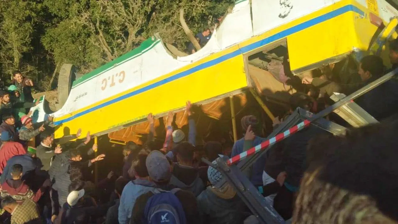 Himachal Bus Accident: हिमाचल प्रदेश के सिरमौर में हुआ दर्दनाक बस हादसा, 12 लोगों की मौत, कई घायल